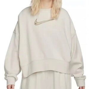femme Terry cropped crew Nike sweatshirt in women’s size small.